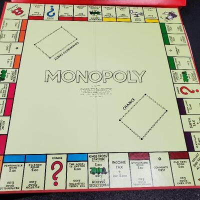 Monopoly Manufactured in England by Waddingtons   NEW