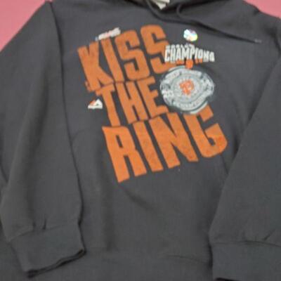 S.F. Giants Sweatshirt   New 