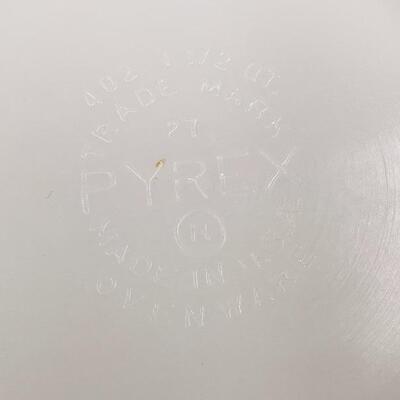 VINTAGE PYREX SMALL YELLOW MIXING BOWL