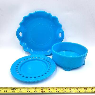 DITHRIDGE BLUE MILK GLASS PLATES AND BOWL SET OF 3