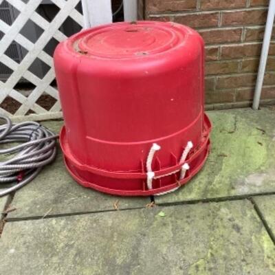 O - 280 Outdoor Hose Lot & 2 Red Large Buckets 