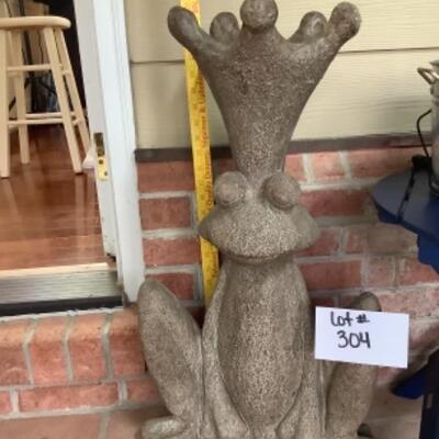 O - 304  Prince Charming Bird Feeder 