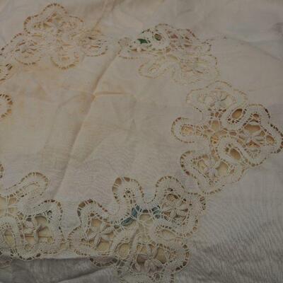 Lot 11- 9 pounds of vintage linens