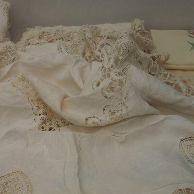 Lot 11- 9 pounds of vintage linens