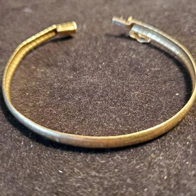 Hollow Bangle    10 K   10 grams