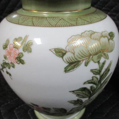 Lot 4 - LJ Japan Porcelain Vases Ginger Jar w/ Lids