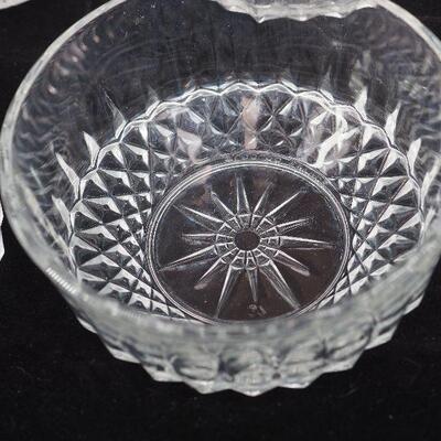 Lot 13 French Arcoroc clear sunburst cyrstal bowls