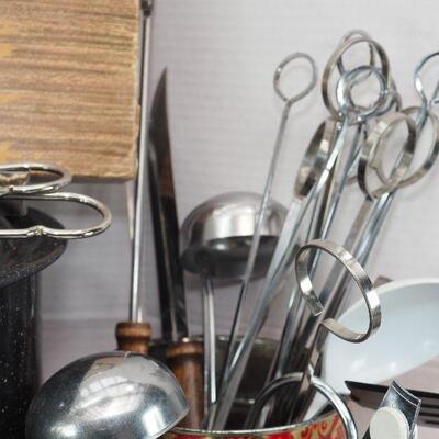 Lot 15 Enamel pot and cooking utensils