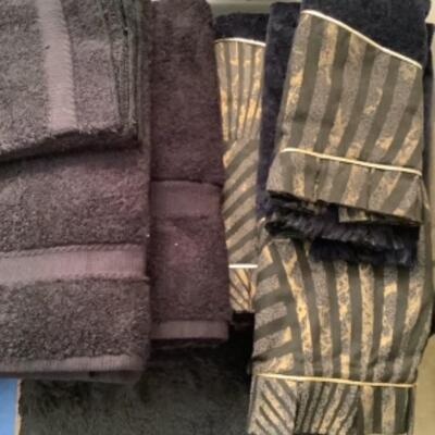 P/B - 455 Assorted Decorative Towel & Bathroom Essentials in Black Lot 