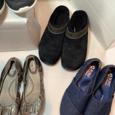 P - 459  Designer Brand Shoe Lot Size 8 