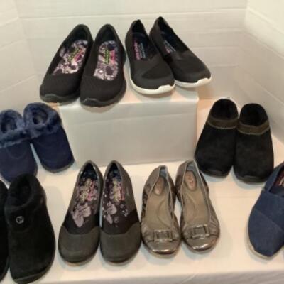 P - 459  Designer Brand Shoe Lot Size 8 