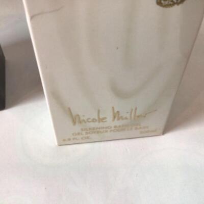 P443 NEW Nicole Miller Parfum and Bath Gel 