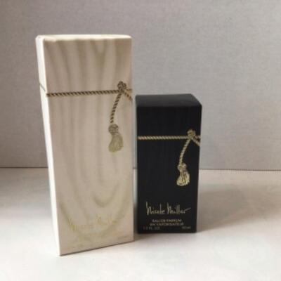 P443 NEW Nicole Miller Parfum and Bath Gel 