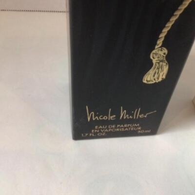 P443 NEW Nicole Miller Parfum and Bath Gel 