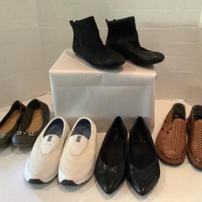 P - 460. Designer Brand Shoe Lot Size 8 