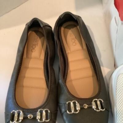 P - 460. Designer Brand Shoe Lot Size 8 