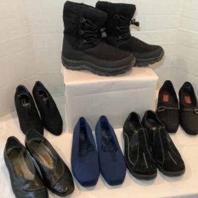 P - 462 Designer Brand Shoe Lot Size 8