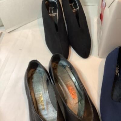 P - 462 Designer Brand Shoe Lot Size 8