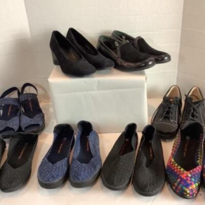 P - 463 Designer Brand Shoe Lot Size 9