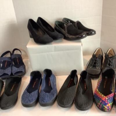 P - 463 Designer Brand Shoe Lot Size 9