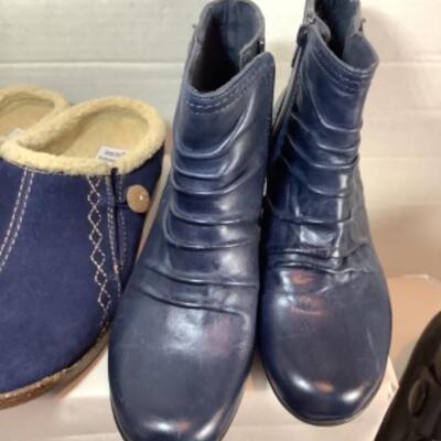 P - 464 Designer Brand Shoe Lot Size 9