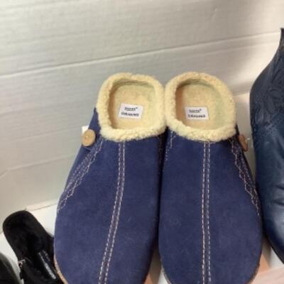 P - 464 Designer Brand Shoe Lot Size 9