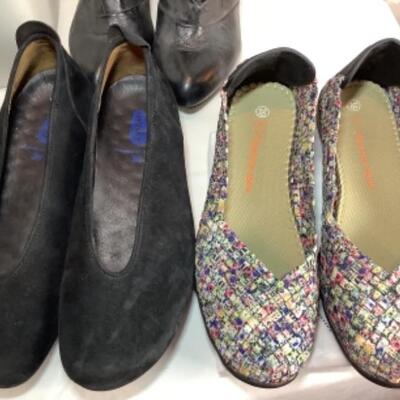 P - 464 Designer Brand Shoe Lot Size 9