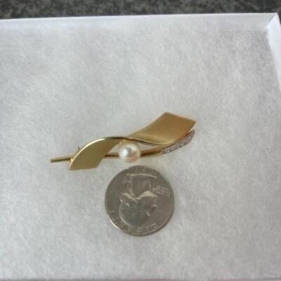 K450 18k YG Pearl and Diamond Pin/Brooch 