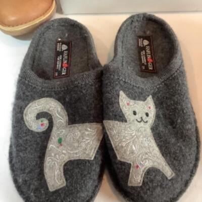 P - 465  Designer Brand Shoe Lot Size 9