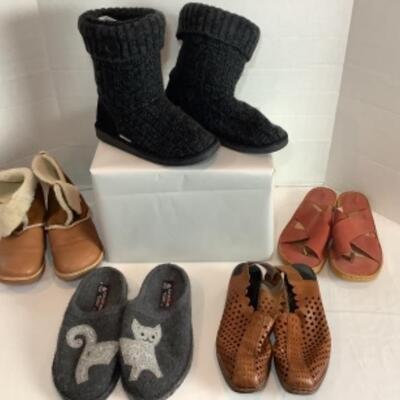P - 465  Designer Brand Shoe Lot Size 9