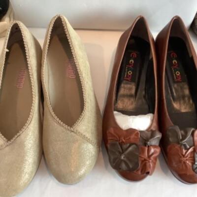 P - 466  Designer Brand Shoe Lot Size 8
