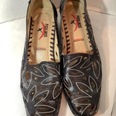 P - 468 Designer  Brand Shoe Lot Size 8