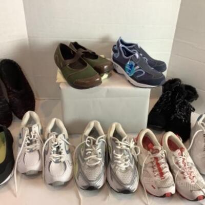 P - 469. Designer Brand Shoe Lot Size 7.5