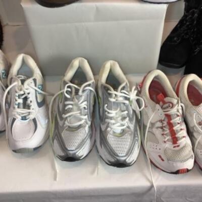 P - 469. Designer Brand Shoe Lot Size 7.5