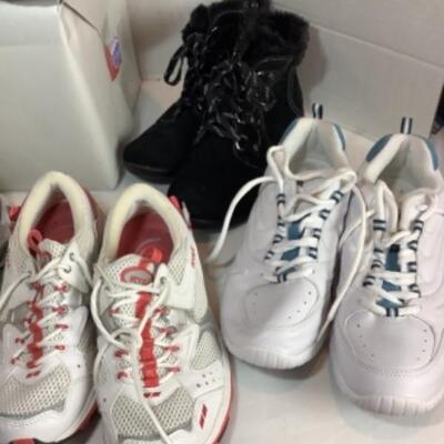 P - 469. Designer Brand Shoe Lot Size 7.5