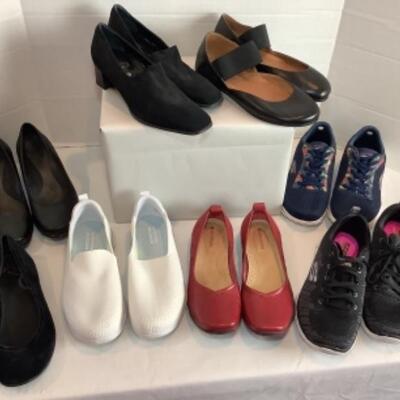 P - 470  Designer Brand Shoe Lot Size 8 