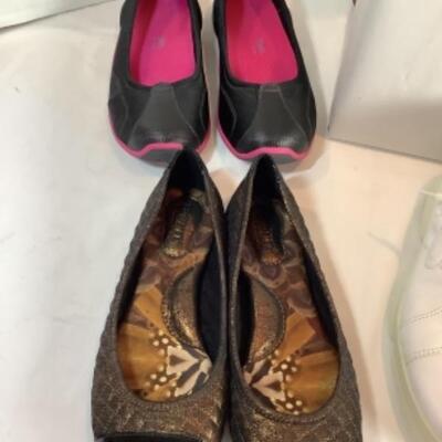 P - 471. Designer Brand Shoe Lot Size 8