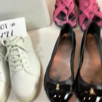 P - 471. Designer Brand Shoe Lot Size 8