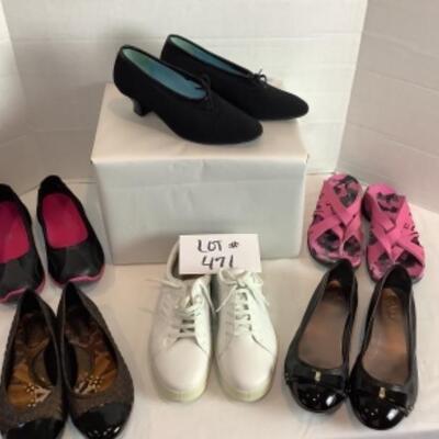 P - 471. Designer Brand Shoe Lot Size 8