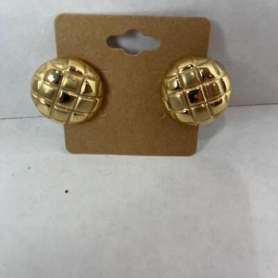 K546 14k Yellow Gold Checkered Pattern French Clip Earrings 