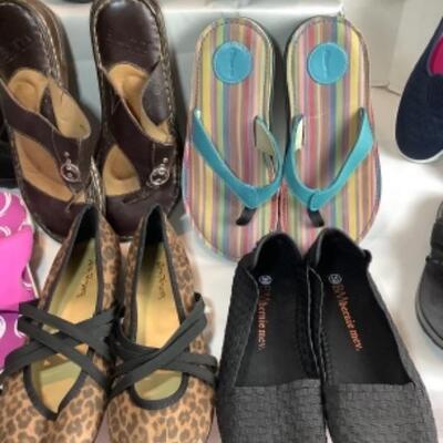 P - 473  Large Designer Brand Shoe Lot Size 8 