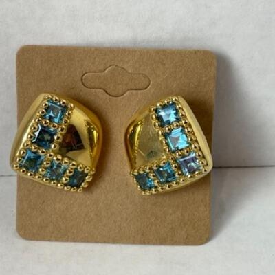 K549 18k Yellow Gold Blue Topaz Pierced French Clip Earrings 