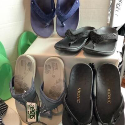 P - 475. Designer Brand Shoe Lot Size 8