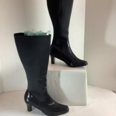 P - 476. Trotters Boots. Size 7.5