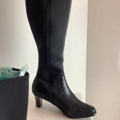 P - 476. Trotters Boots. Size 7.5