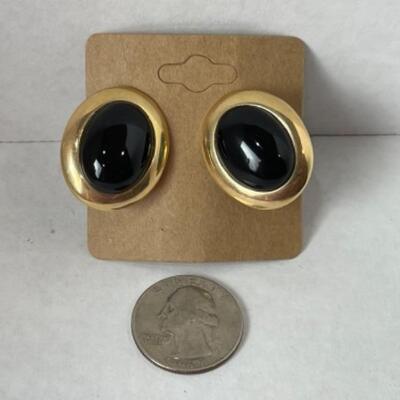 K551 14k Yellow Gold Oval Black Onyx Pierced Clipback Earrings 