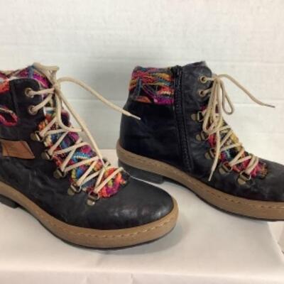 P - 478. Artsy  Rieker Boots Size 8