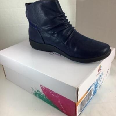 P - 479. Lot of Designer Brand Shoes Size 8 ( 3 pr ) 