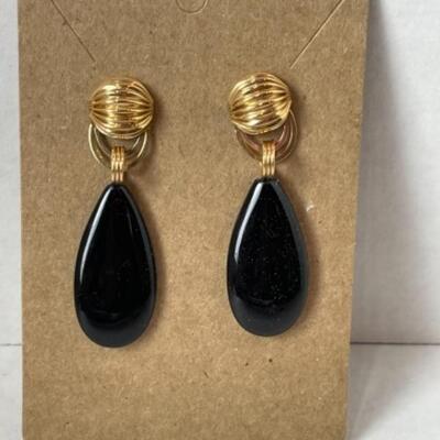 K552 14k Yellow Gold Black Onyx Pierced Dangle Earrings
