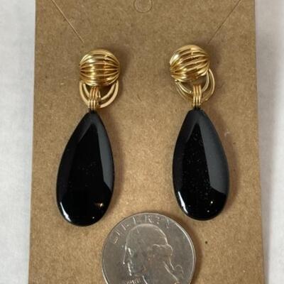 K552 14k Yellow Gold Black Onyx Pierced Dangle Earrings